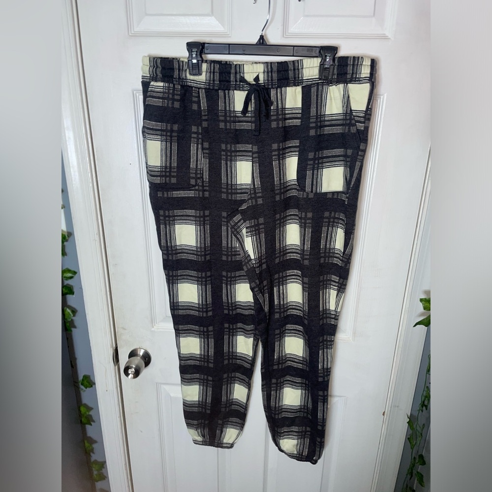 LulaRoe Lulu Plaid Sweatpants.      NWOT